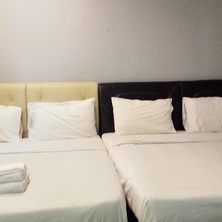 D Lima Beach Inn Pantai Cenang  Extérieur photo